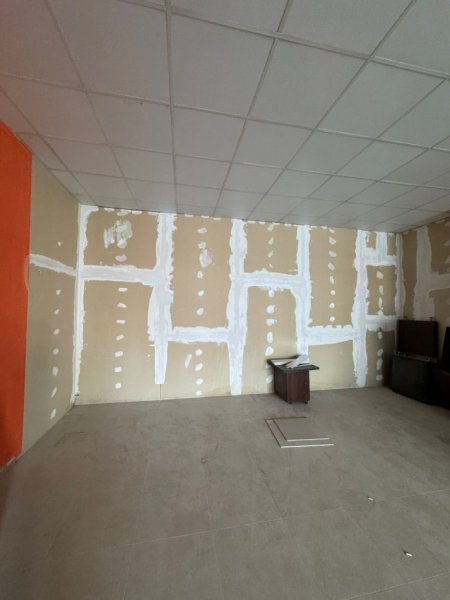 Tirane, jepet me qera ambjent biznesi Kati 1, 70 m² 650 € (Ish Tregu Elektrik)