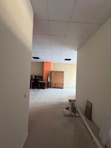 Tirane, jepet me qera ambjent biznesi Kati 1, 70 m² 650 € (Ish Tregu Elektrik)
