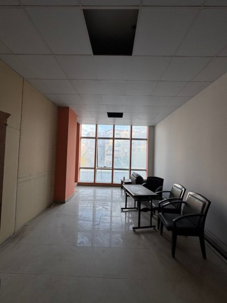 Tirane, jepet me qera ambjent biznesi Kati 1, 70 m² 650 € (Ish Tregu Elektrik)