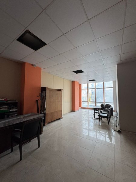 Tirane, jepet me qera ambjent biznesi Kati 1, 70 m² 650 € (Ish Tregu Elektrik)