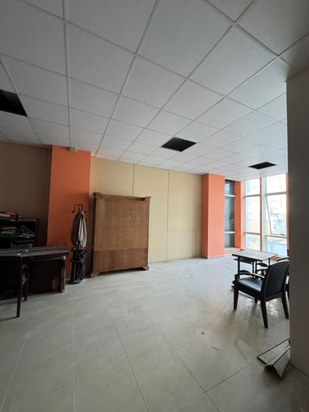 Tirane, jepet me qera ambjent biznesi Kati 1, 70 m² 650 € (Ish Tregu Elektrik)