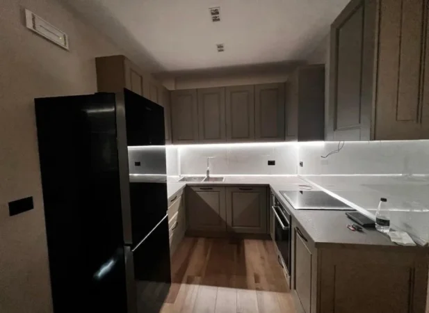 Tirane, shitet apartament 1+1 , 80 m² 