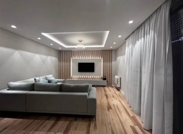 Tirane, shitet apartament 1+1 , 80 m² 