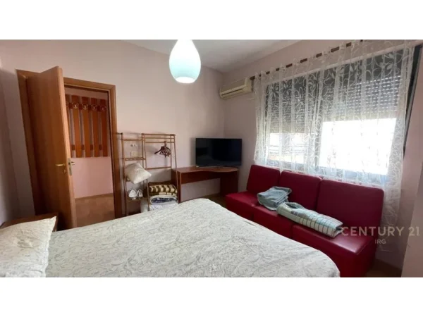 Tirane, jepet me qera apartament 1+1 Kati 9, 56 m² 500 € (9 katshet barrikada)