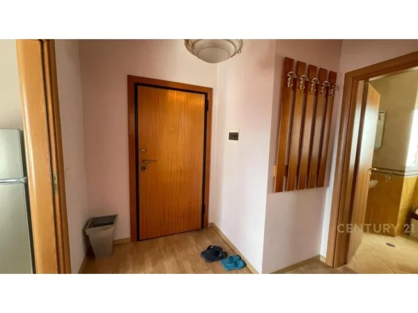 Tirane, jepet me qera apartament 1+1 Kati 9, 56 m² 500 € (9 katshet barrikada)