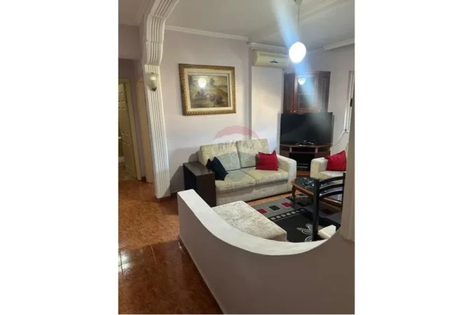 Tirane, jepet me qera apartament 2+1 Kati 10, 80 m² 450 € (laprake)