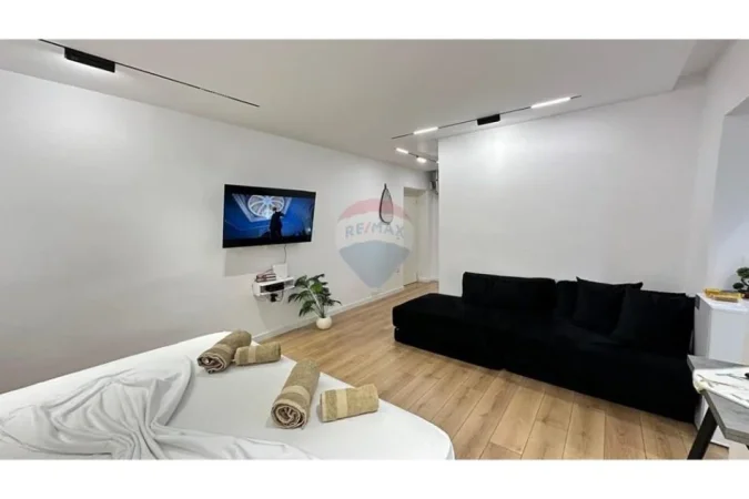 Tirane, jepet me qera garsonier 1+1 , 50 m² 520 € (mine peza)