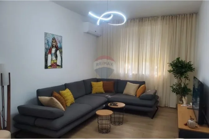 Tirane, jepet me qera apartament 2+1 , 100 m² 850 € (Rruga e Duresit)