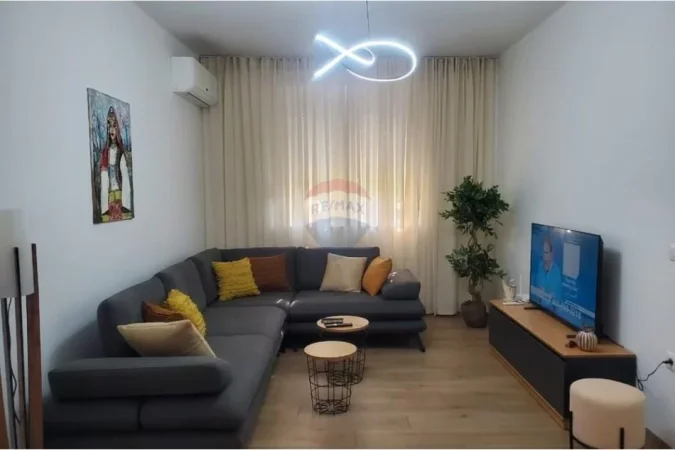 Tirane, jepet me qera apartament 2+1 , 100 m² 850 € (Rruga e Duresit)