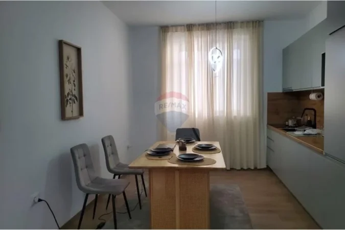 Tirane, jepet me qera apartament 2+1 , 100 m² 850 € (Rruga e Duresit)
