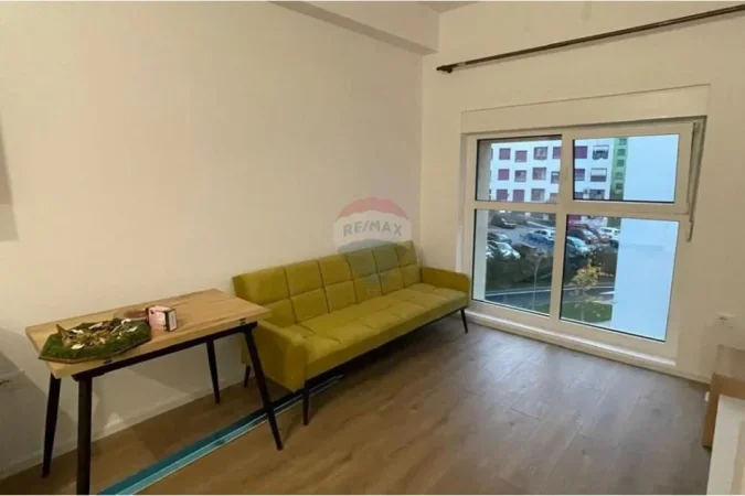 Tirane, jepet me qera apartament 1+1 , 50 m² 450 € (kompleksi mangalem)