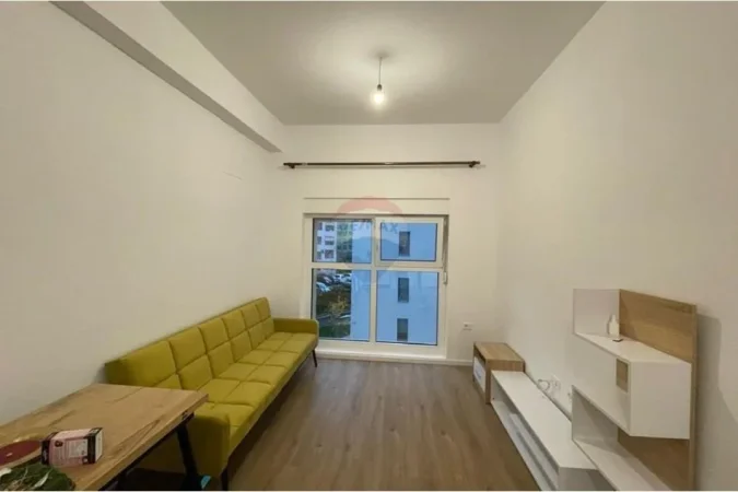 Tirane, jepet me qera apartament 1+1 , 50 m² 450 € (kompleksi mangalem)