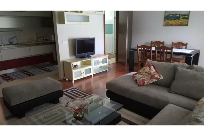 Tirane, jepet me qera apartament 1+1 , 90 m² 600 € (PAZARI RI)