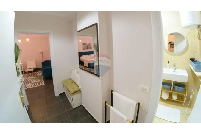 Tirane, jepet me qera apartament 2+1 , 90 m² 950 € (Rruga e Barrikadave,)