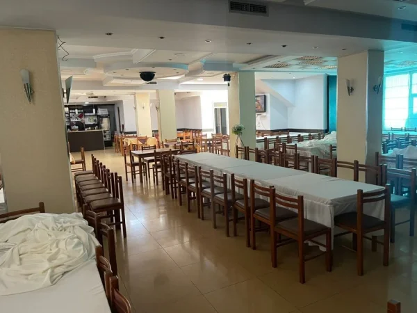 Tirane, jepet me qera lokal Kati 0, 280 m² 2.000 € (don bosko)