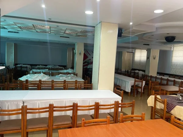 Tirane, jepet me qera lokal Kati 0, 280 m² 2.000 € (don bosko)