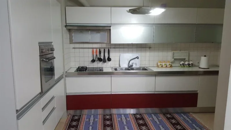 Tirane, jepet me qera apartament 1+1 Kati 2, 85 m² 550 € (Sheshi Avni Rustemi, Pazari i Ri)
