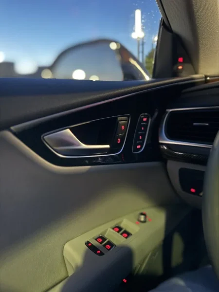 Tirane, shitet makine Audi A7 2013 Benzin, blu e errët automatik Klima 250.000 km 11.000 €