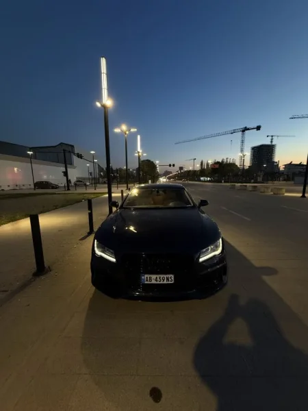 Tirane, shitet makine Audi A7 2013 Benzin, blu e errët automatik Klima 250.000 km 11.000 €