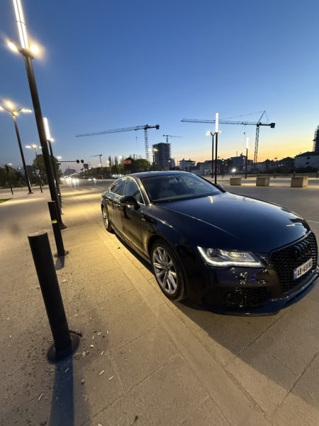 Tirane, shitet makine Audi A7 2013 Benzin, blu e errët automatik Klima 250.000 km 11.000 €