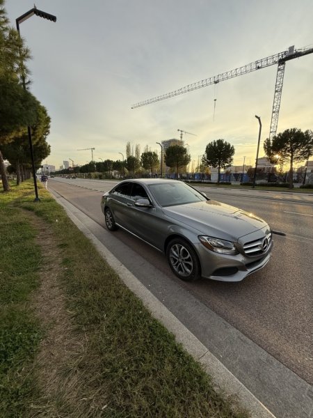 Tirane, shitet makine Benz C class Benzin, gri metalizato automatik Klima 106.000 km 13.000 €