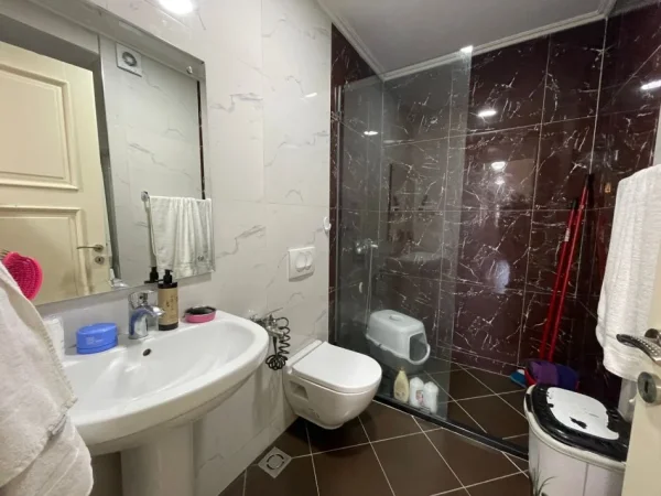 Tirane, shes apartament 3+1+2 + verande,Ballkon , 420.000 € (Kopshti Botanik)