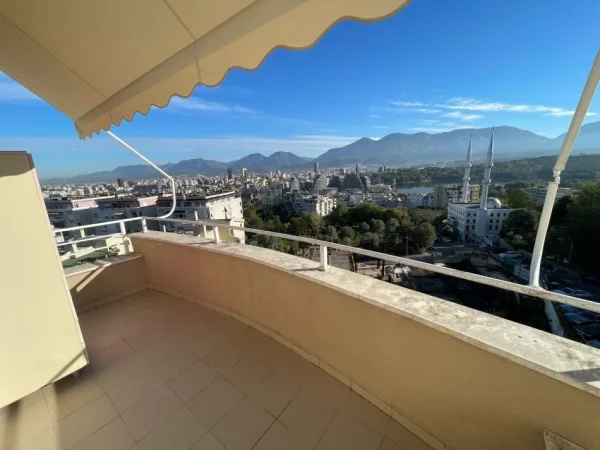 Tirane, shes apartament 3+1+2 + verande,Ballkon , 420.000 € (Kopshti Botanik)