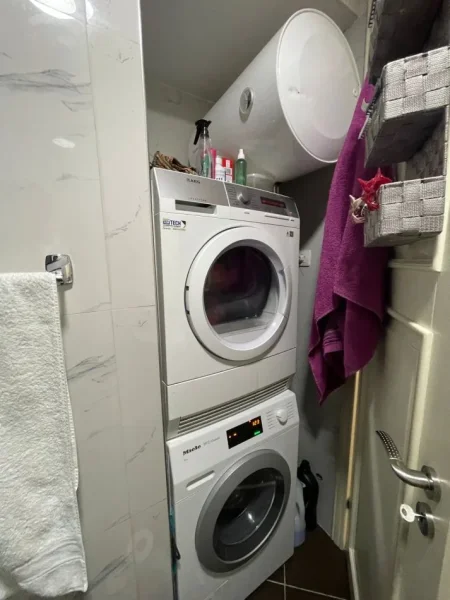 Tirane, shes apartament 3+1+2 + verande,Ballkon , 420.000 € (Kopshti Botanik)