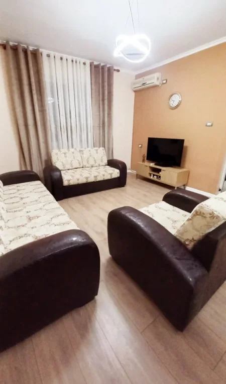 Tirane, jap me qera shtepi 1+1 Kati 1, 72 m² 550 € (Rruga Kont leopold bertold)