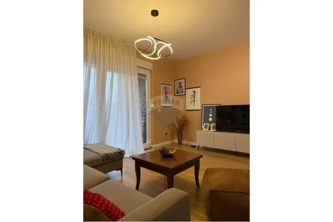Tirane, jepet me qera apartament 2+1+Ballkon Kati 5, 105 m² 1.000 € (Rruga e Barrikadave)