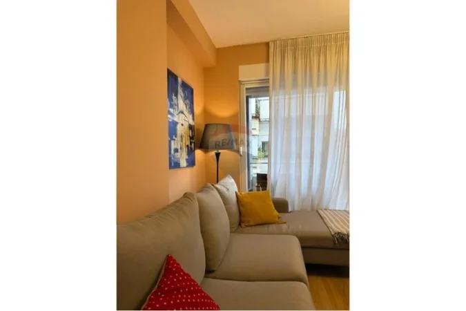 Tirane, jepet me qera apartament 2+1+Ballkon Kati 5, 105 m² 1.000 € (Rruga e Barrikadave)
