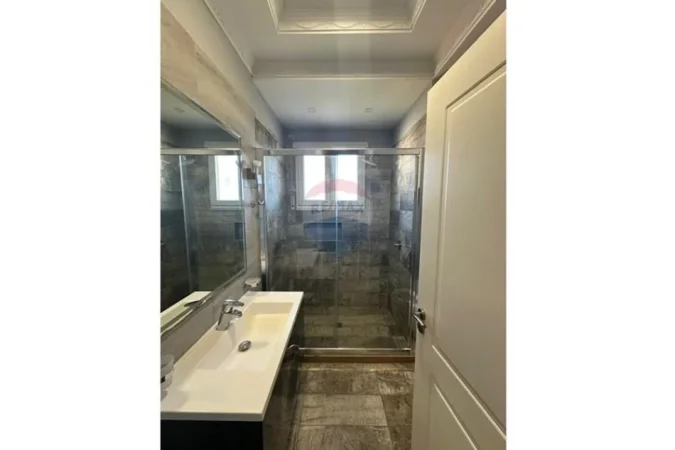 Tirane, jepet me qera apartament 3+1+Ballkon , 125 m² 1.650 € (Kopshti Zologjik)