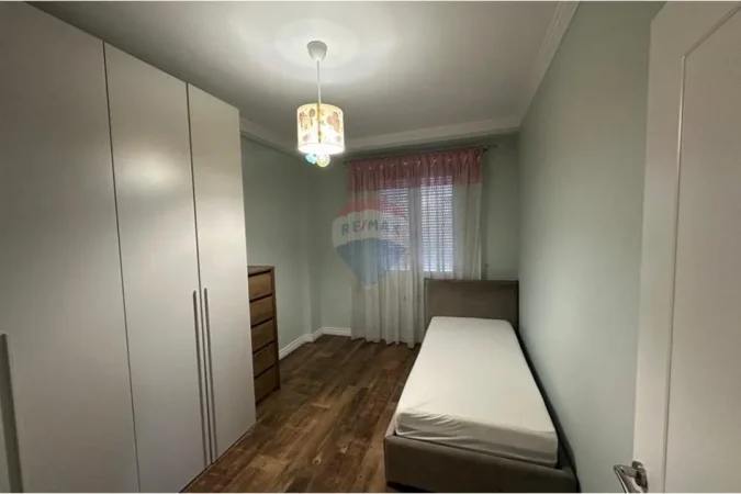 Tirane, jepet me qera apartament 3+1+Ballkon , 125 m² 1.650 € (Kopshti Zologjik)