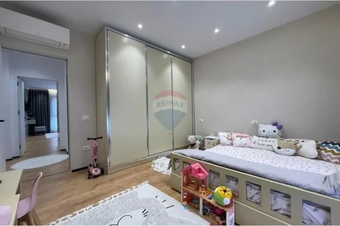 Tirane, jepet me qera apartament 2+1+Ballkon , 121 m² 1.300 € (Liqeni Thatë)