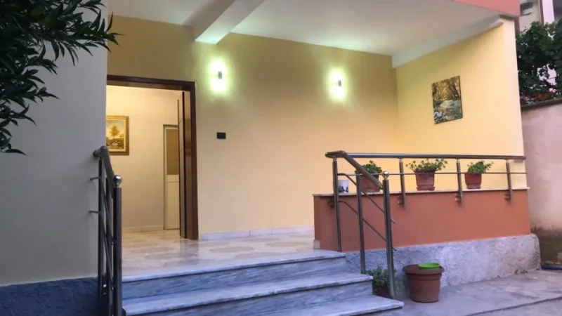 Tirane, jepet me qera Vile 3 Katshe Kati 3, 280 m² 2.000 € (Don Dosko)