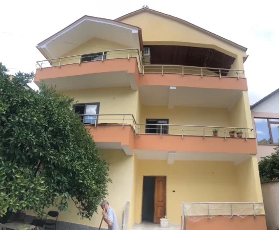 Tirane, jepet me qera Vile 3 Katshe Kati 3, 280 m² 2.000 € (Don Dosko)