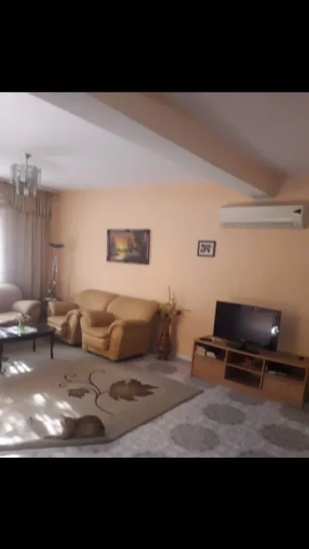 Tirane, jepet me qera Vile 3 Katshe Kati 3, 280 m² 2.000 € (Don Dosko)