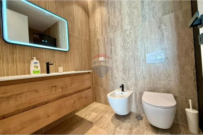 Tirane, jepet me qera apartament 2+1+Ballkon Kati 9, 95 m² 1.100 € (Rruga Anton Lufi, Komuna Parisit)