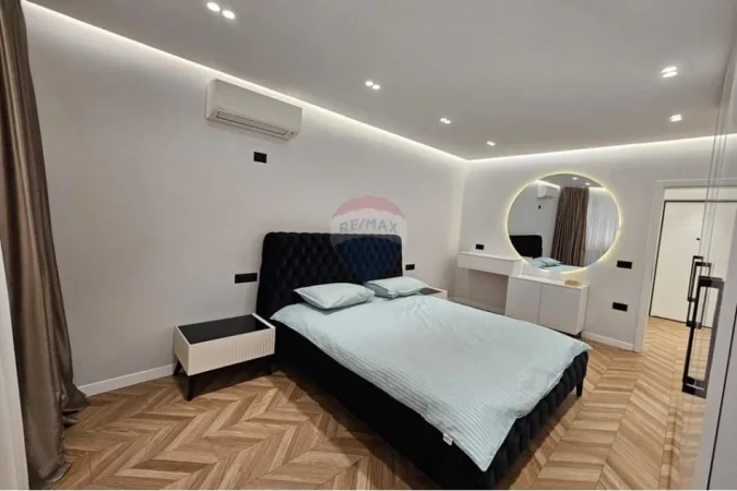 Tirane, jepet me qera apartament 1+1+Ballkon , 85 m² 1.000 € (Komuna Parisit)