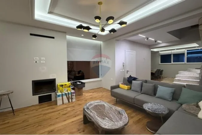 Tirane, jepet me qera Vile , 500 m² 4.000 € (Farkë e vogël)