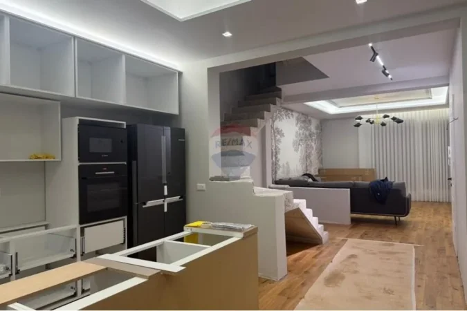 Tirane, jepet me qera Vile , 500 m² 4.000 € (Farkë e vogël)