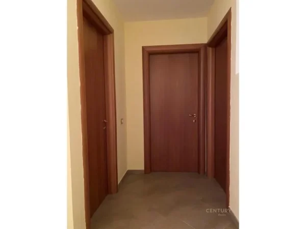 Tirane, jepet me qera apartament 3+1 Kati 3, 122 m² 700 € (Rruga Mine peza)