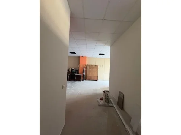 Tirane, jepet me qera ambjent biznesi Kati 1, 70 m² 600 € (Tregu Elektrik)