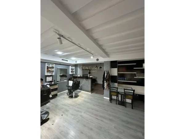 Tirane, shes dyqan Kati 0, 53 m² 210.000 € (Myslym Shyri)