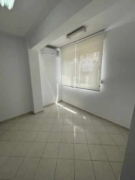 Tirane, jap me qera zyre Kati 2, 129 m² 600 € (Te Arturbina, Rr. Sami Frasheri)