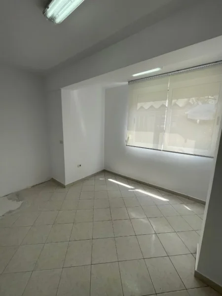 Tirane, jap me qera zyre Kati 2, 129 m² 600 € (Te Arturbina, Rr. Sami Frasheri)