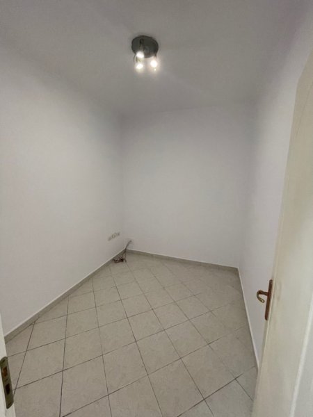 Tirane, jap me qera zyre Kati 2, 129 m² 600 € (Te Arturbina, Rr. Sami Frasheri)