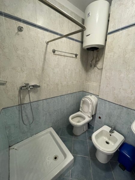 Tirane, jap me qera zyre Kati 2, 129 m² 600 € (Te Arturbina, Rr. Sami Frasheri)