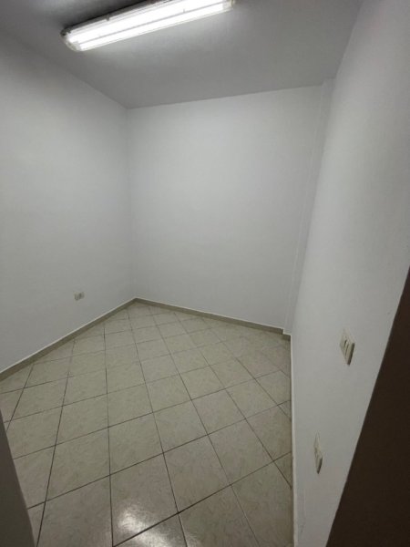 Tirane, jap me qera zyre Kati 2, 129 m² 600 € (Te Arturbina, Rr. Sami Frasheri)