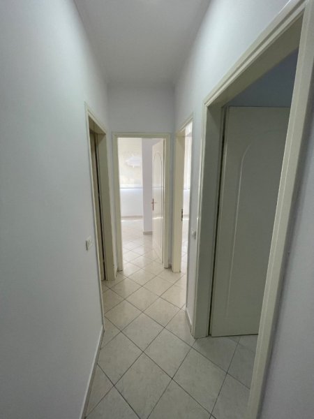 Tirane, jap me qera zyre Kati 2, 129 m² 600 € (Te Arturbina, Rr. Sami Frasheri)